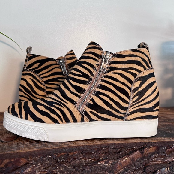 Steve Madden Wedge Platform Tiger Stripe Dual zipper Sneaker Cow Hair Size 11… - Picture 1 of 13